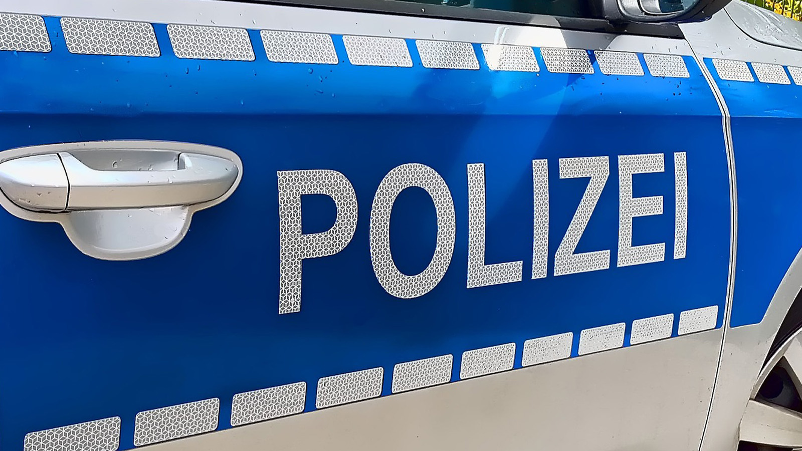 Türschlösser der Rettungswache Steinheim zugeklebt - Polizei sucht Zeugen